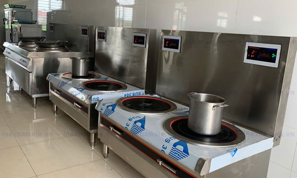 Hình ảnh bếp từ công nghiệp mặt phẳng do Inox Nam Việt thi công lắp đặt