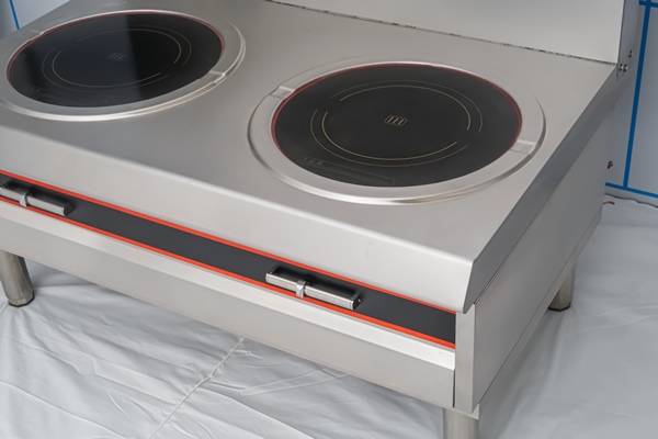 Cận cảnh chi tiết bếp từ công nghiệp đôi mặt phẳng