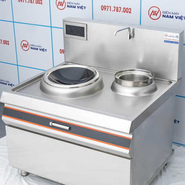 Hình ảnh thực tế bếp từ công nghiệp đơn mặt lõm có bầu nước Inox Nam Việt
