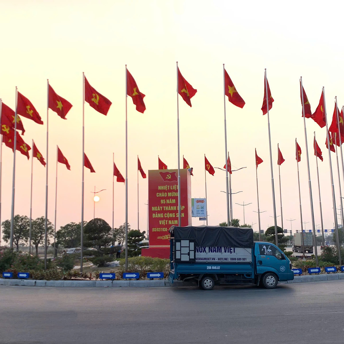 Cột cờ inox tại công trình do Inox Nam Việt sản xuất và thi công lắp đặt